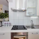 Plaza דירה *