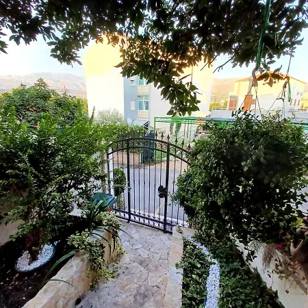 Plaza Apartment