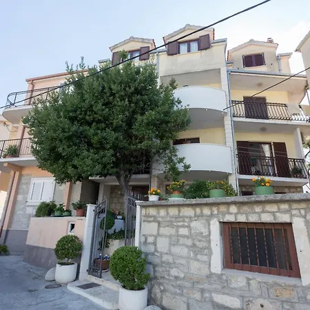 Plaza Apartment